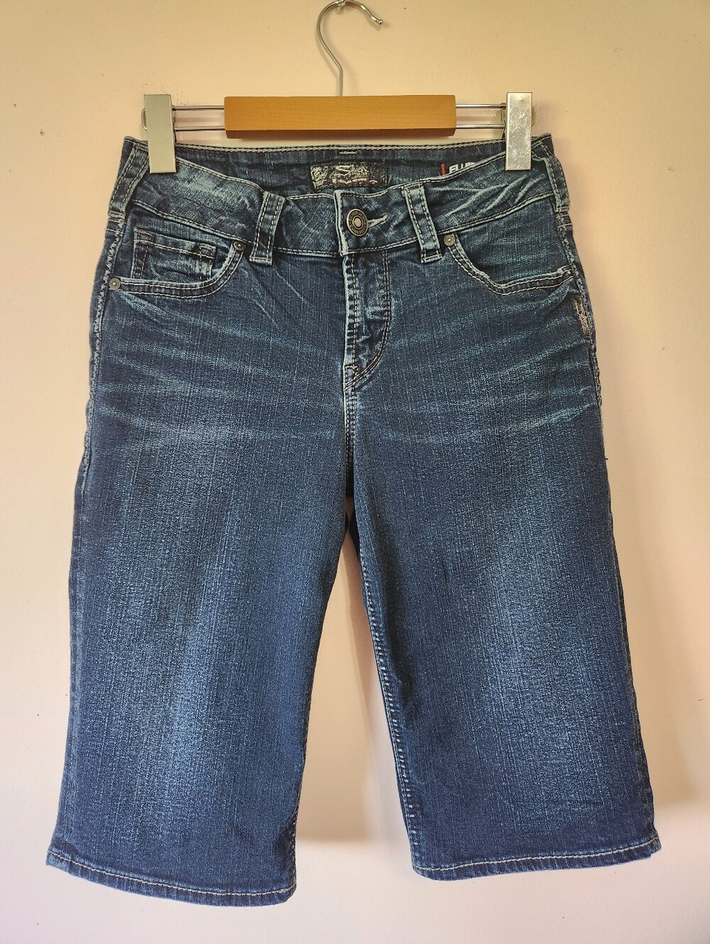 Silver Jeans Co Suki Mid Rise Bermuda Shorts Size 27 Dark Wash Fluid Denim Y2K